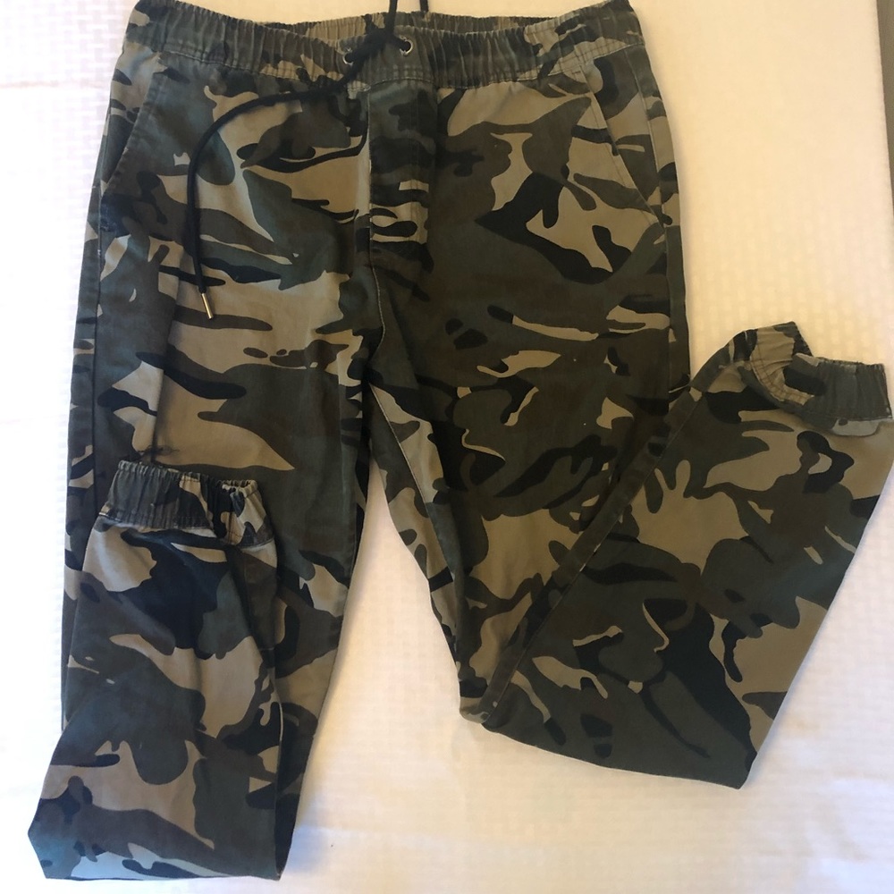 Men’s camo joggers